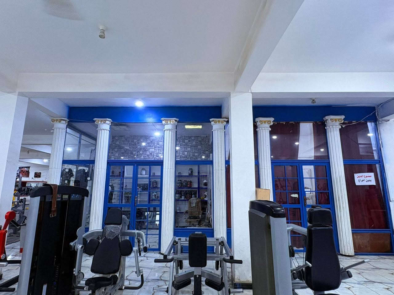 واجهات للبيع بسعر مناسب 
قياس المكتب ارتفاع 3 متر و 75 سانتيم العرض 8 متر 75 سانتيم والجانب 3 و20سانتيم 
واجهت المطعم الرتفاع 3 متر العرض 8 الجانب 2متر و50 سانتيم
*********** ناصريه مركز حي الشهداء
