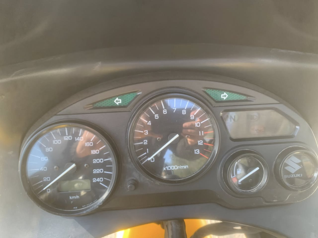 السلام عليكم
دراجه ساسوكي بطح نوع gsxf كفاله عامه ماشيه 35 الف دراجه جديده جدا موديل 2004 محرك حجم
‏750cc السعر20 ورقه وبيها مجال 
للاتصال ***********
