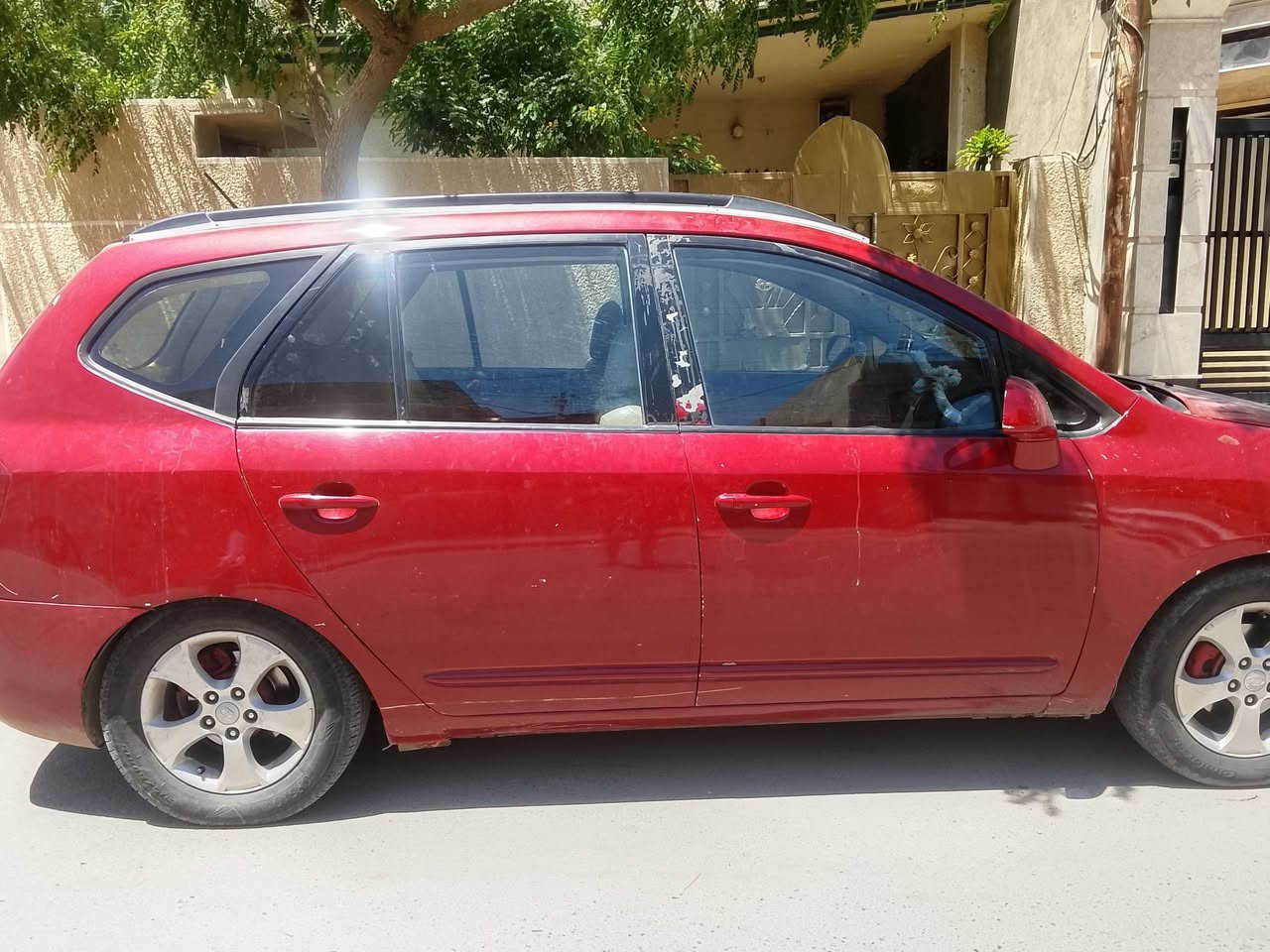 سياره كيا رندو موديل 2008 محرك 2400مصبوغة عام رقم بغداد سعر 87 رقم الهاتف ***********
