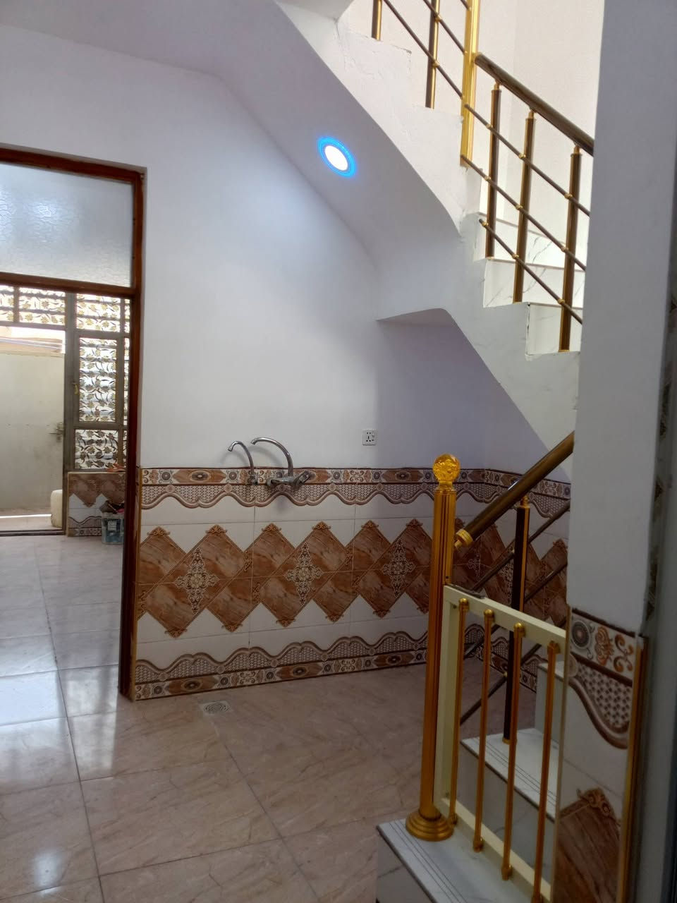 بيت للبيع مساحه 50متر طابق واحد فرع مقابل مكتب حميد العويني ‏‪***********‬‏
