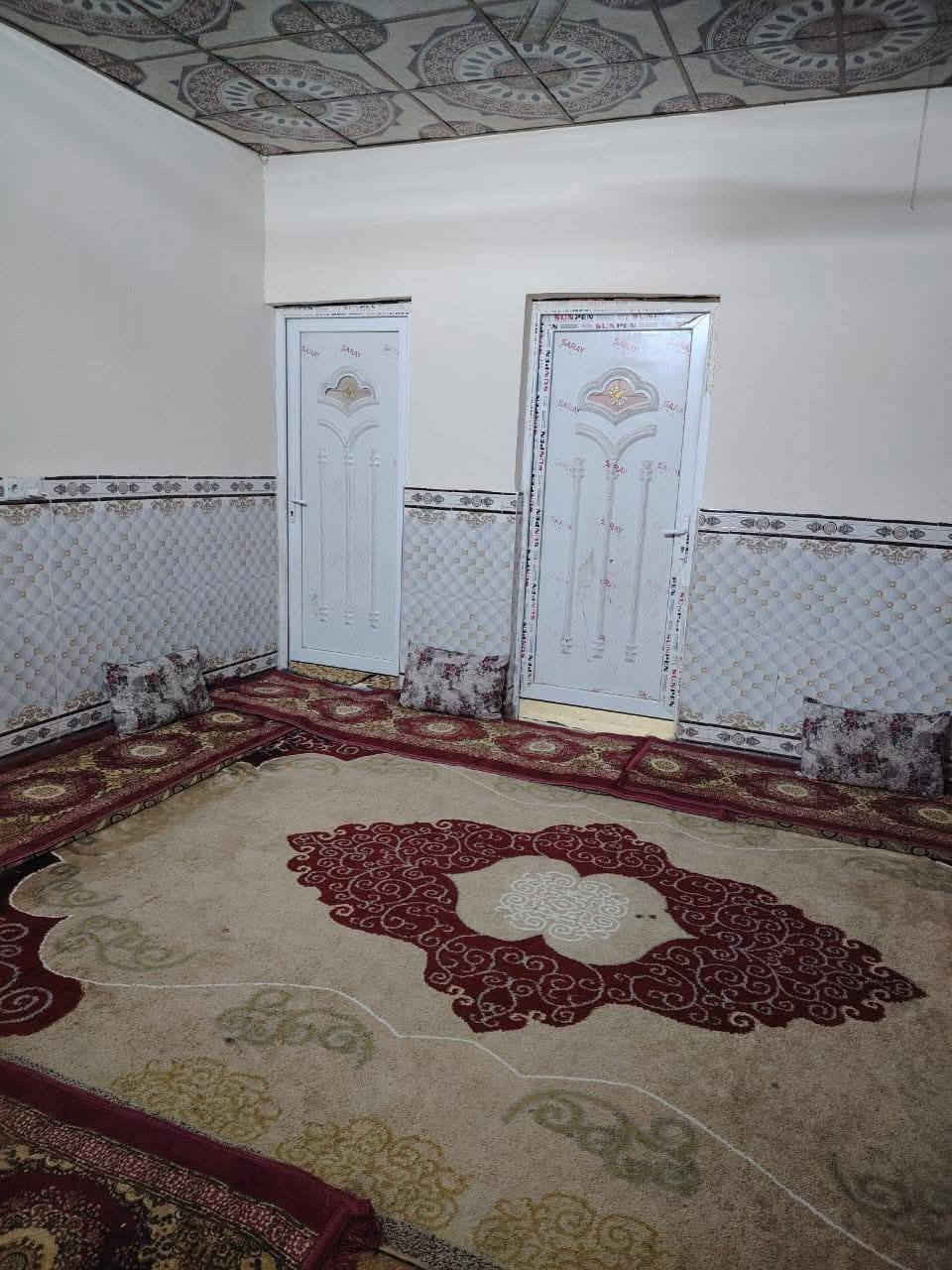 سلام عليكم ورحمة الله للبيع في حي دار السلام قبل دخوليه العلم منطقه حلوه وهادئه
مشتملات ثنين واجهة وحده 
يتكون الواحد من غرفتين وصاله مطبخ صحيات داخل خارج
استغبال خدمات ماء اساله معا مشروع كهرباء مولد وطني
بلديه مدرسه كلها متوفره 
بناء جديد تصميم طابقين 
السعر مناسب جدا 32 وبيها مجال للطيبين 
رقم الهاتف ***********
