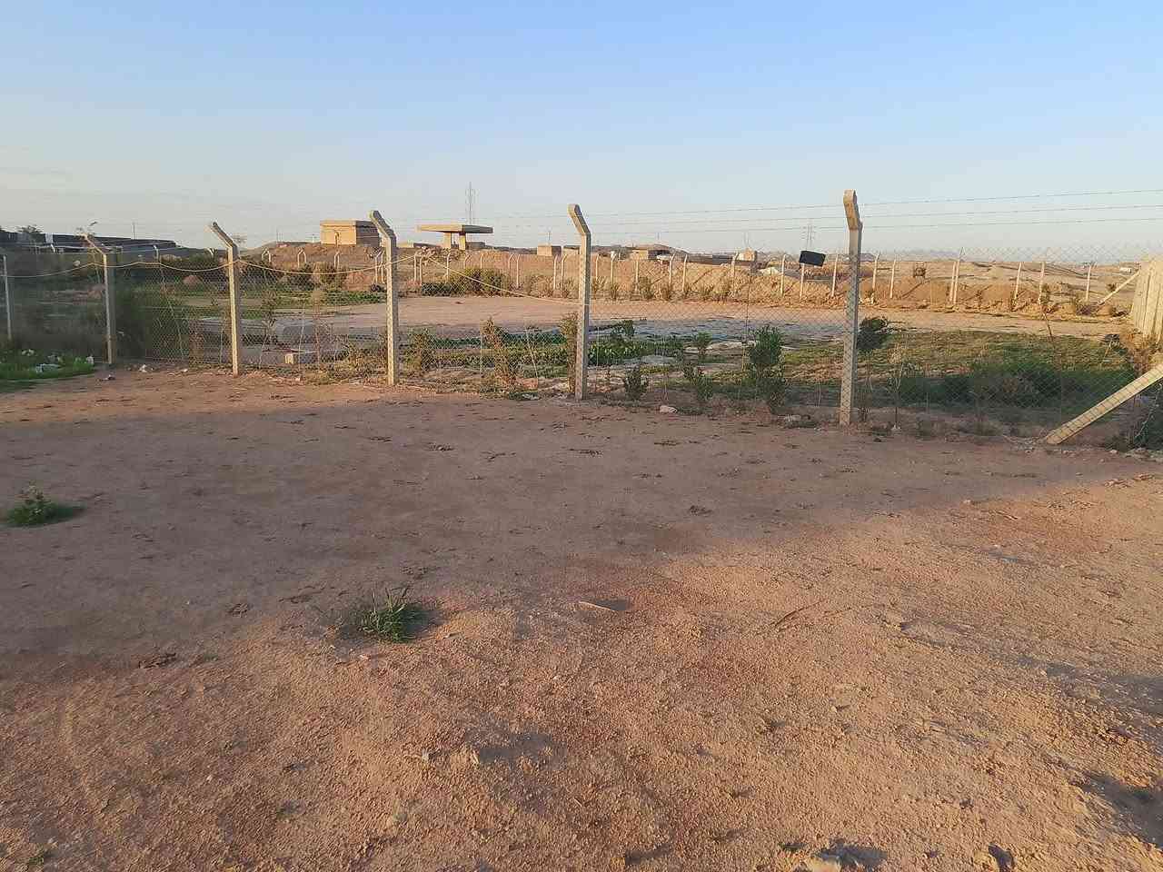 قطعة أرض للبيع قاميشلان طريق المنذريه مقابيل الشارع الخدمي مساحه1500متر مربع متوفر ماء كهرباء السعر 11مليون وبي مجال الاستفسار رقم الهاتف***********
