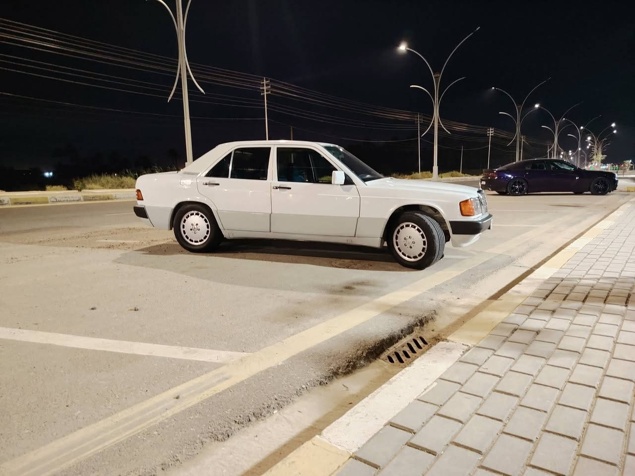 سلام عليكم مارسدس طيران ١٩٠ للبيع محرك وكير جديد ٤سلندر عنكبوت سيارة بلادية بس قطة صبغ بيهة سنوية لئ ٢٠٣٠      رقم الهاتف *********** سعر ٦٥$
