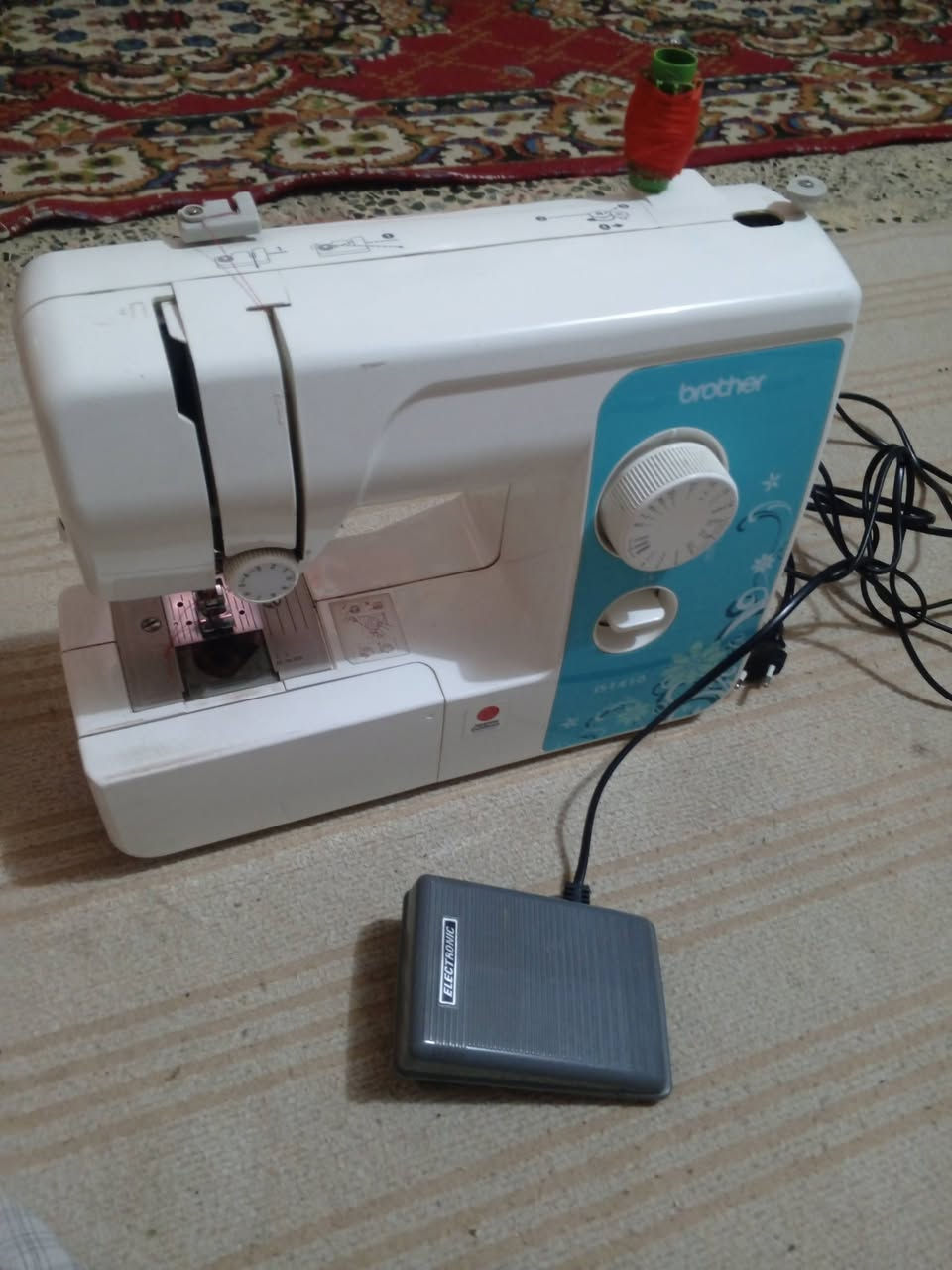 السلام عليكم من رخصت الادمن المحترم مكينه خياطه برذر  نضيفه اخت الجديده للبيع السعر  150الف  المكان كربلاء المقدسة حي العسكري العابد للاتصال ***********
