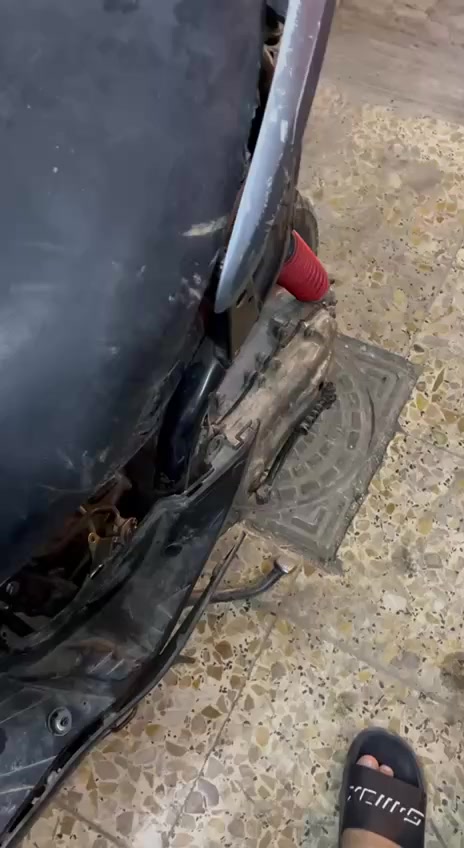 ثعلب للبيع  عله هاي الحطه شغاله هندر واحد ابيعه كوم حديد سعره ١٥٠ قفل شوته مالته موجوده نسيت طكله صوره مكاني بغداد الحريه رقمي *********** شراي اتصل
