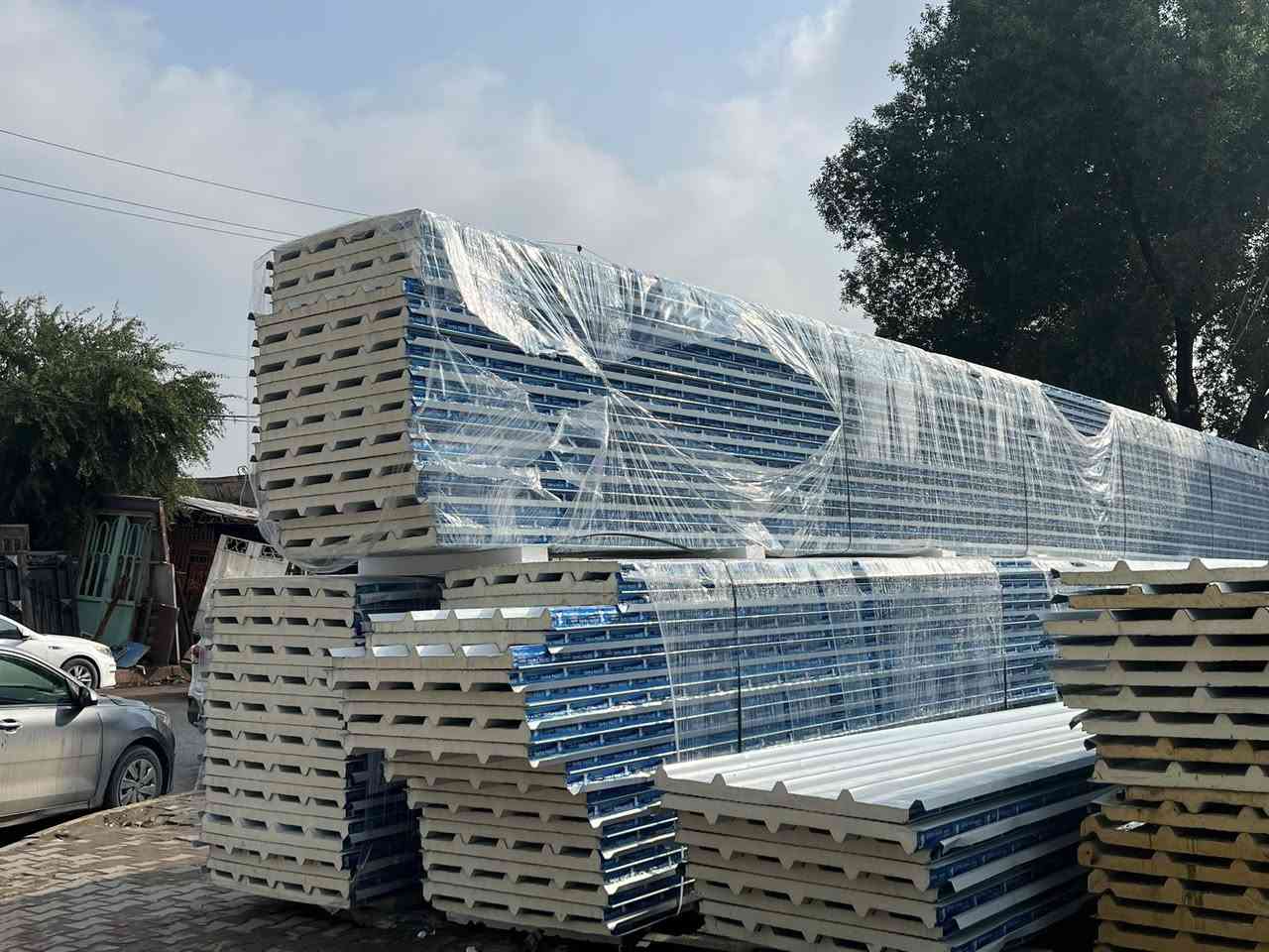 بسم الله الرحمان الرحيم على بركه الله تم اليوم وصول كميات كبيرة من السندويج جديد  والمستخدم والبوري شخاطه توجد خدمة توصيل حسب الاتفاق تنويه هام واشتري جميع انواع السندويج المستخدم الجبلونات والحقول السقايف يوجد كادر تفصيخ بس تصل والباقي علينا مكاني كربلا حي الغدير رقم ***********
