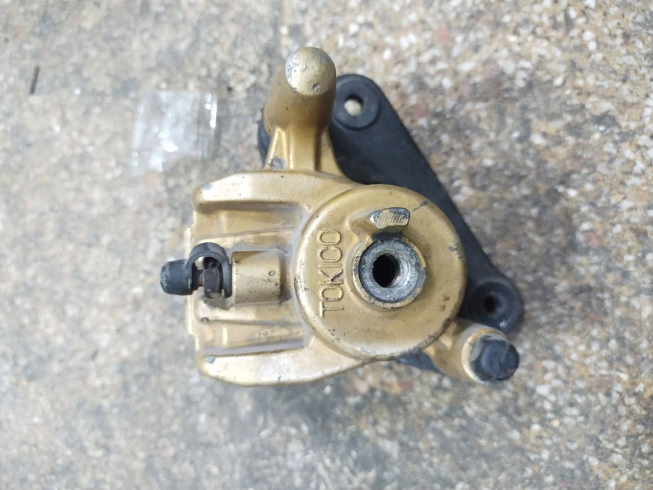 السلام عليكم شباب غراض كاوسكي+فوراي شمحتاج من هذن صور دزلي خاص واني طيك سعر واني خادم مكاني ميسان توصيل موجود جميع محافضات رقم ***********
