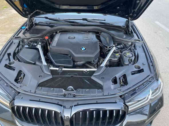 السلام عليكم 
Bmw 2023 وارد امريكي الفئة الخامسة g30
رقم بغداد بإسمي 
تبديل دهن وفلاتر وكاله العروش 
المواصفات m kit  كلها مختمة يعني مواصفات الm5: 
المحرك 2000 تون باور تيربو 
ويل 19
فجوج فلنجات mkit
حساسات امامي خلفي
تحديد المسار
سلايد روف
السيارة مقاعد جلد تدفئة 
المقاعد كهربائية
رادار خلفي تنبيه الخروج عن المسار
رادارات مري جانبية
بدي كامل mkit  يعني لحاية دوسات كلها mkit
السيارة فقط حادثها جاملغ يمين مبدل نفس الون وايرباك ستيرن  وبرده كما موضح بالصور
جنطة كهرباء
ماشيه 45000 
السعر المطلوب:$330ورقة
 33000$
المكان بغداد 
للاستفسار الاتصال بالرقم ***********
