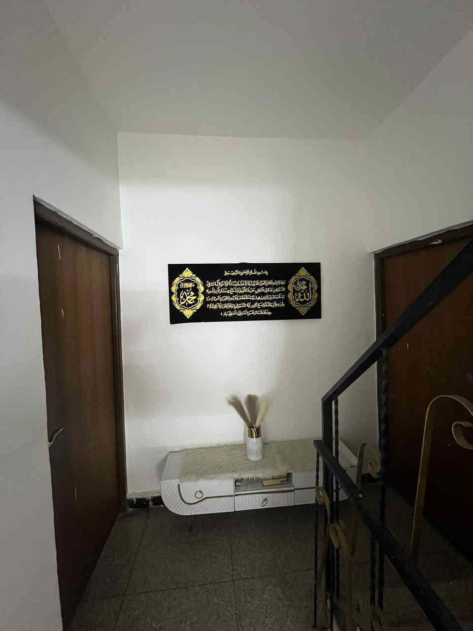 بيت مسلح للبيع المساحه ٥٠م واجهه٥م يحتوي بيت طابقين يحتوي ع صاله وخدمات وغرفتين وبيتونه وسطح العنوان الاعظميه للاستفسار ***********
