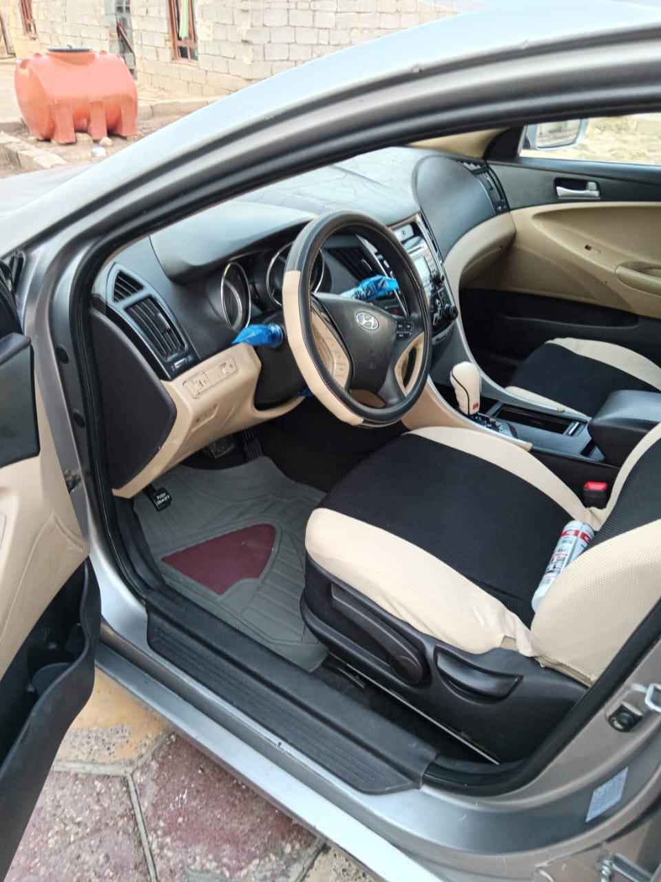 ‏سيارة سوناتا خليجي موديل 2011   حداديه وتبريد جاهزه  العنوان ناصرية السيارة قاصرين بعد 8 اشهر وتداور أتعهد بالأصوليات والمداور. المكينة بيها گازكيت 
رقم الموبايل ***********
السعر 80 ورقة وبيها مجال
