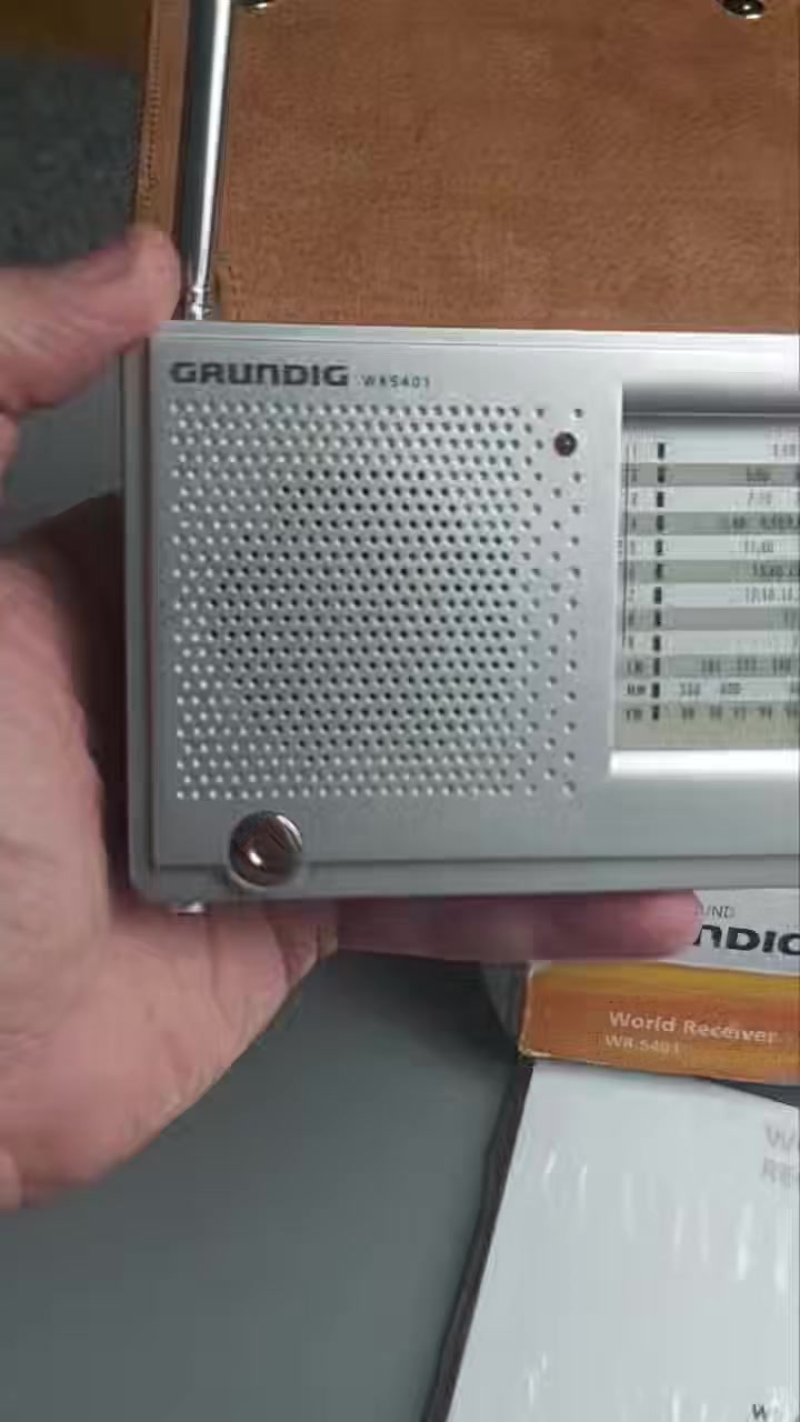GRUNDOG YACHT BOY 10
انتاج المانيا 2007
موجات عدد 12 MW FM SW1-9 LW
شغال بطارية قلم عدد 2
محولة خارجية 3 فولت غير متوفرة
جديد كارتونه 
السعر 100 الف 
#الجميع


**إذا كنت صاحب هذا الإعلان وتريد حذفه لأي سبب، رجاءا أرسل رسالة إلى الدعم الفني**