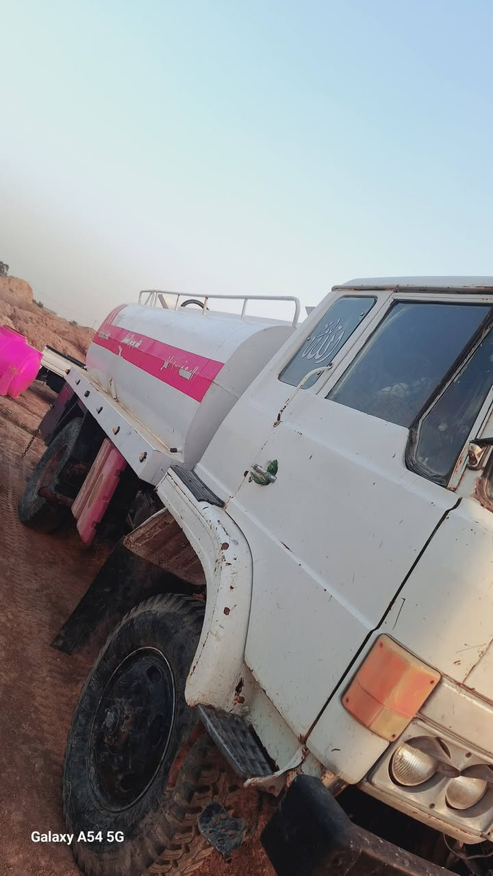 السلام عليكم
تنكر هينو للبيع موديل 86
مكفول كفاله عامه. حموله 9ألف 
تخم تاير.  تحويل مباشر 
المكان بابل الشوملي لاتصال ***********
