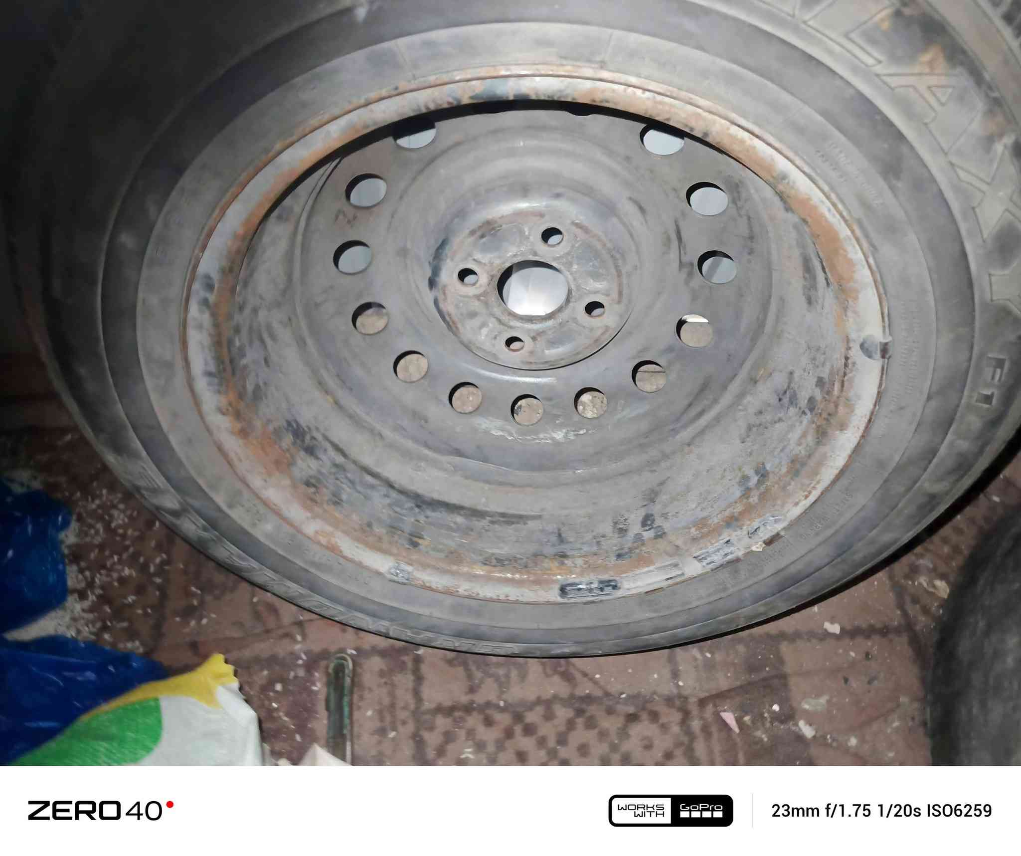 سلام عليكم تاير للبيع هوه والويل المكان الناصريه السعر 40 وبي مجال ***********
