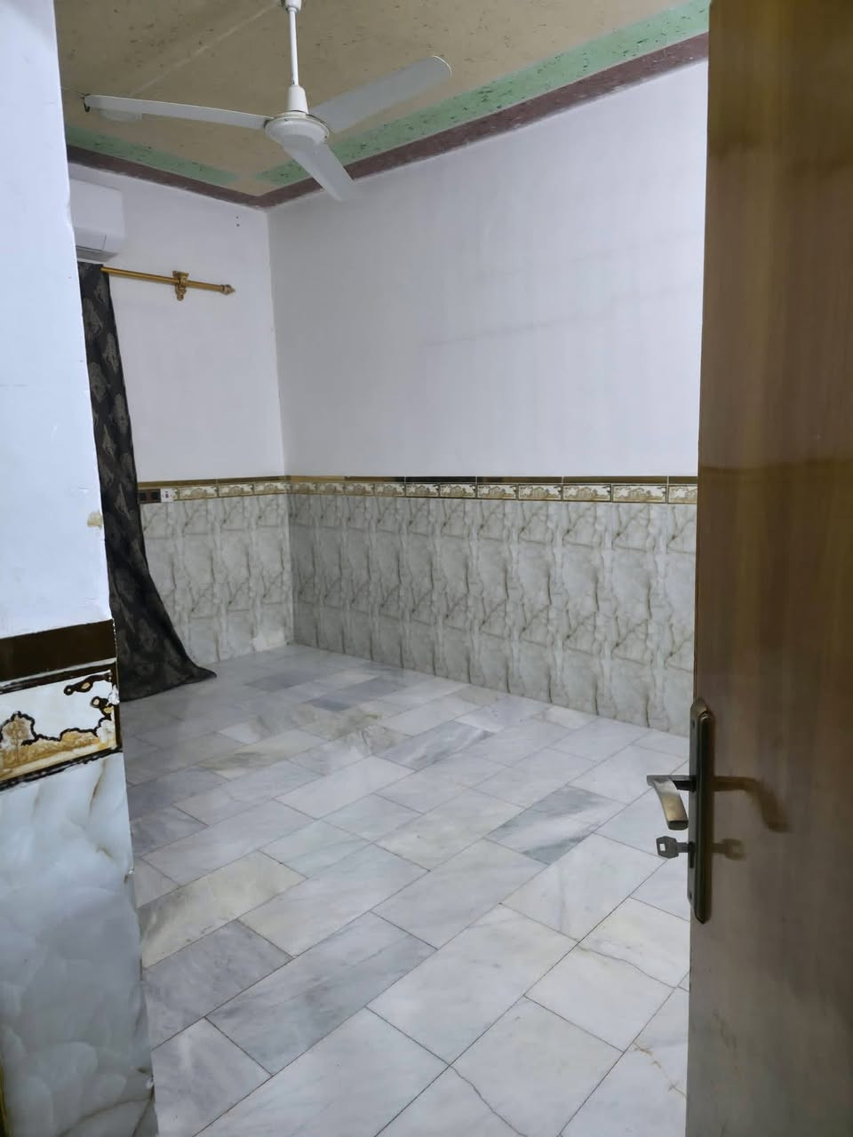 السلام عليكم بيت 200 متر منطقة الخمستالاف البيت طابقين استفسار ***********
