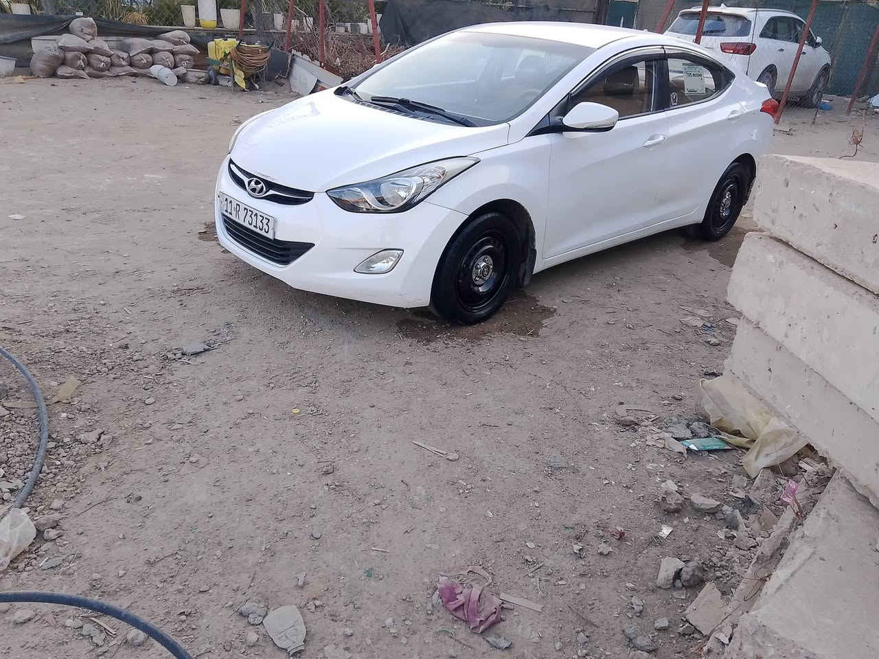 الأنترا موديل 2013 خليجي رقم دولي الجديد هزه جديده محرك 1600 تبريد محرك كير تخم تاير صدر كله مكفول السياره الداخل مدوشم درجه اولى ما بيها اي نقص بيها صبغ صفحة السايق والبنيد بدون حادث الصبغ كشر ونصبغت الغود شواصي مابيهن اي حادث كله نضيف مكاني بغداد السعر 98 الرقم ***********
