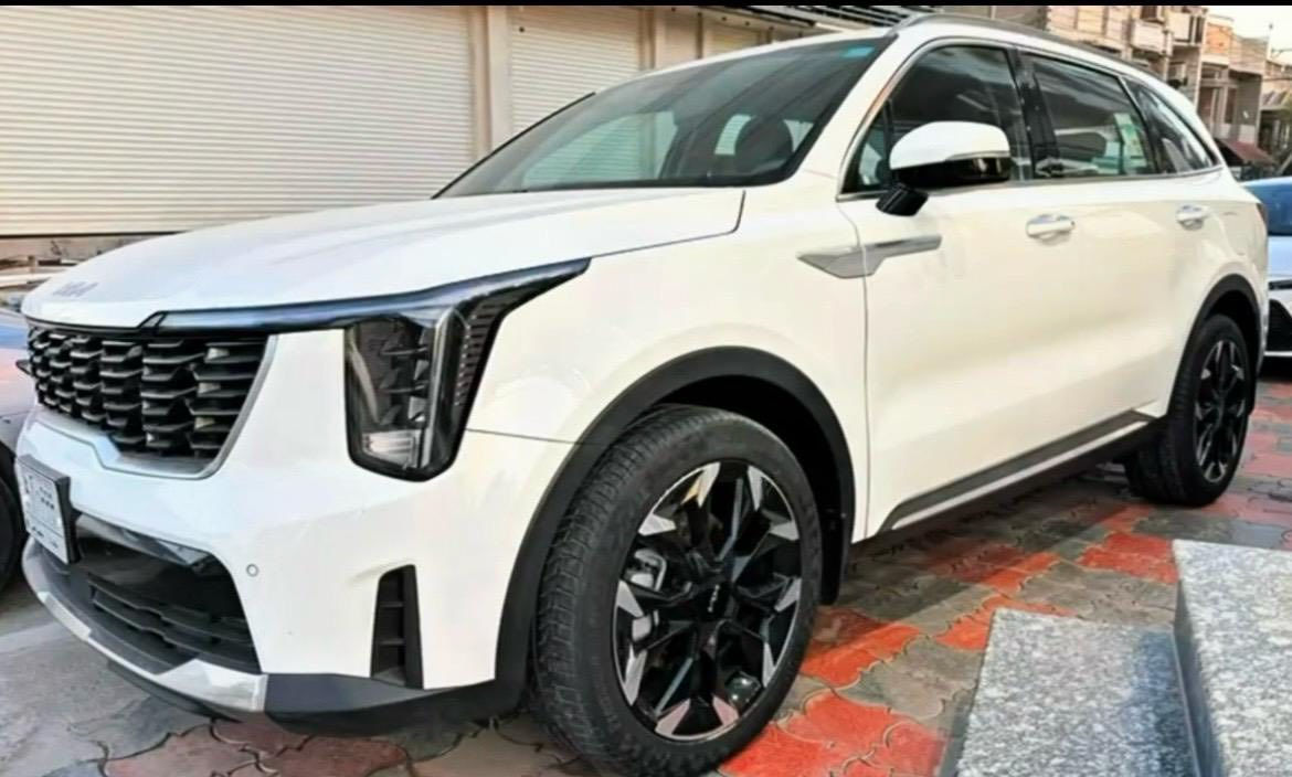 السلام عليكم
سورنتو 2024 خليجي وكالة ( الدوليه ) محرك 6 سلندر 

السياره ماشيه فقط 12000 كلم بحالة الوكالة جديده جدا محرك 6 سلندر كراسي كهرباء باب خلفي كهرباء ويل كب حجم 20 ( 7 راكب ) وعليها رقم كلش حلو واللوحات الجديدة الانگليزي 

وعلى اسم واحد من الوكالة 

والسعر 31200 $ 

للمعلومات الاتصال ***********
