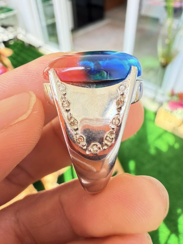 ٱڵهمـ ڝڵ عڵـےمـפـمـב وال مـפـمـב  نوادر الارض من الاوبال الطبيعي ثلاث الوان   مرصع الماس صياغة سيد حجت بالكامل رديوم وشهادة منشأ دولية  حجر طبيعي فاير فول

 ***********
