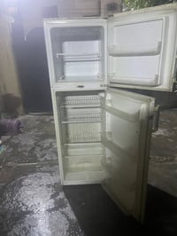 ثلاجة • نظيفة