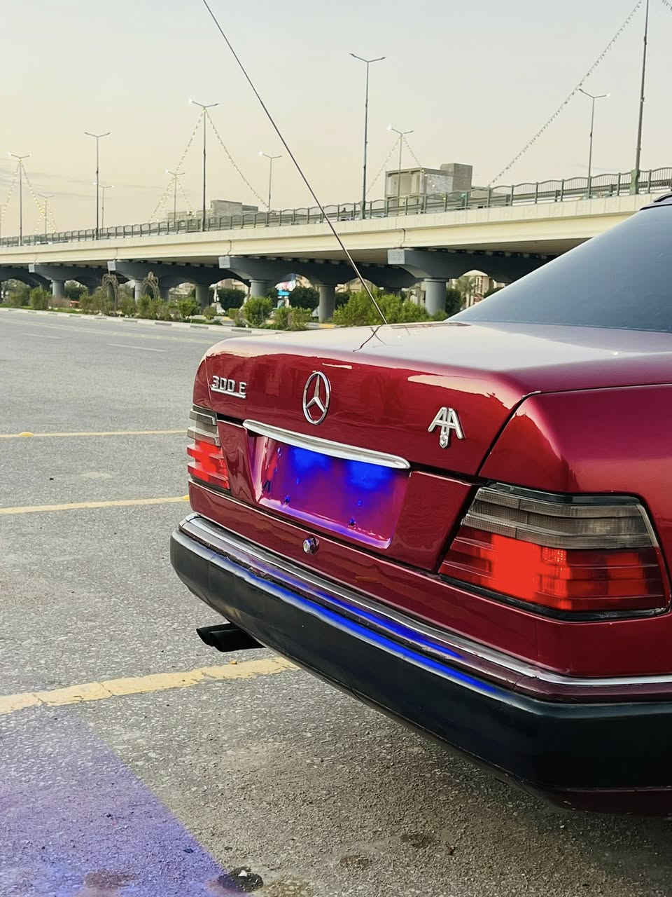 أللهم صلي على محمد وآل محمد 🧿 
من رخصة الادمن 
مارسدس دب 300 قبق اسود بلاد 
مديل 1991 اصل وفصل  رقم بابل بسمي مشروع وطني 

محرك وكير كفاله شرط توني مبدلهن حاويه 

السياره كفاله من الحادث فقط جماليه صبغ شرط اصفاح السياره موس  

فول مواصفات 
فتحه سقف كشنات جلد دبل هورن دبل فيتبم جام ٤ كهربائي تخم تاير بعده حتى الوصل موجود هنه والباتري 100 امبير 

السعر 65 وماكو هيج سعر بهيج نضافه
عنوان كربلاء
 
*********** ابو روان
