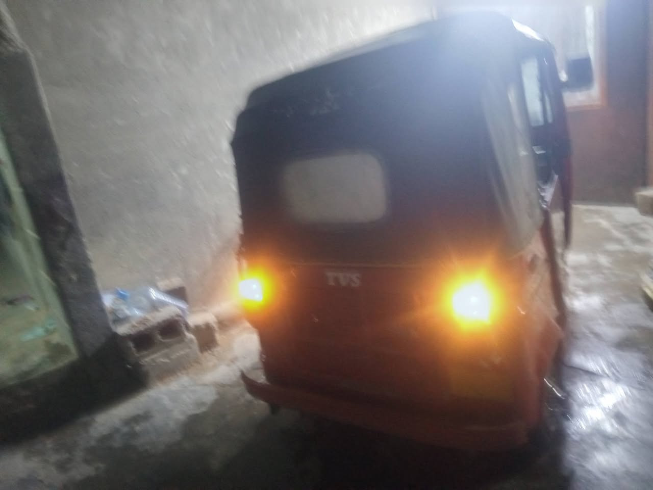 سلام عليكم  تكتك لبيع تي في اس موديل ٢٢التكتك مكفولة كفالة عامة دوشمة جديدة جاهزة كبل الى الشارع ما تصرف ربع عليهة التكتك بسمي تحويل ثاني يوم  التكتك مرقمة رقم انكليزي السعر ٧٢٥٠بيها مجال الجراي يتصل على الرقم ***********مكاني بغداد محمودية
