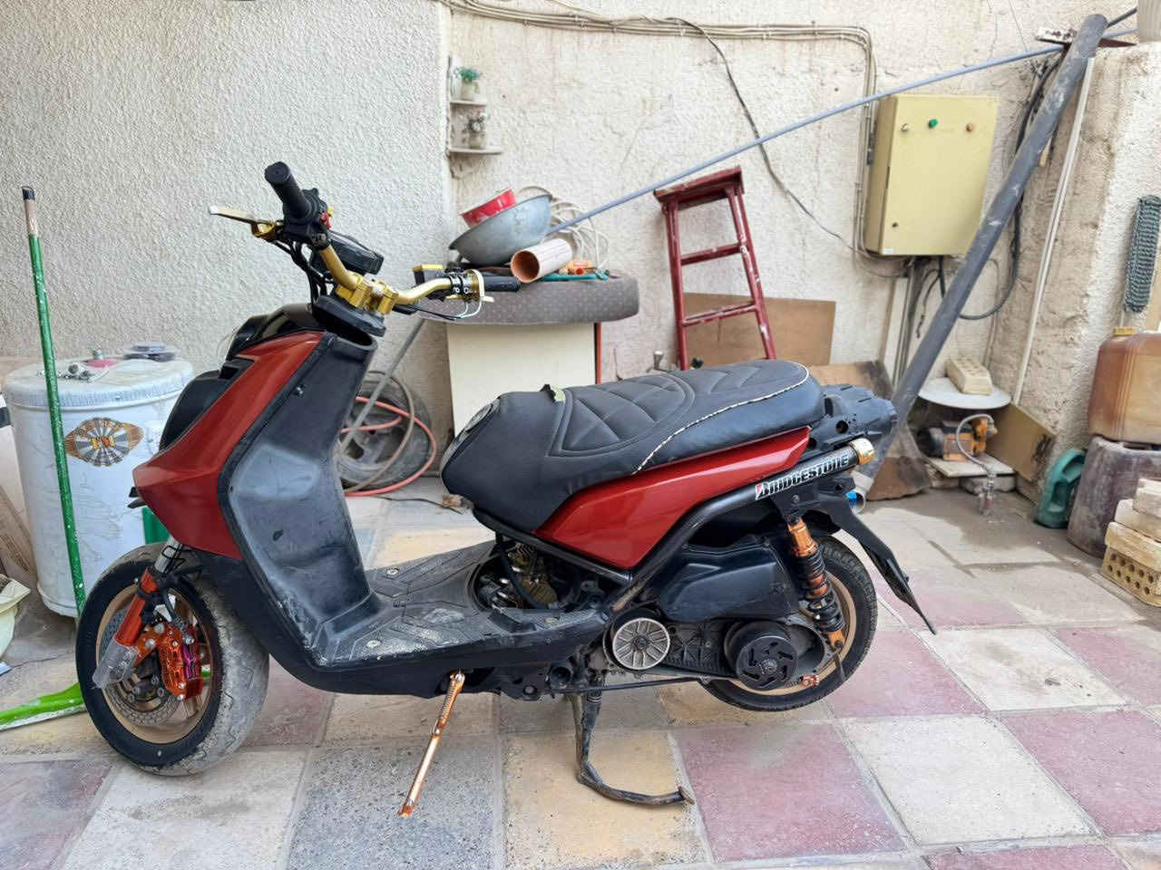 سكنز جبلي مديل 2012 

الدراجه جديده بمعنى الكلمه 

1. فجوج بربمو 

2. قباقه عنابير وستيرن ويدات بريك ويدات قبضه كلهن ماركه NCY 

3. قباقه مكينه مزوده 

4. دبلات امامي ماركه olin 

5 . دبلات خلفيه رياضيه 

6. ستيرن رياضي 

7. ستان صفح رياضي 

8. بعد بيها تزويدات هواي الدراجه متعوب عليها 

دبل اشاره شغال عالي ناصي الدراجه كامله ما ناقصه شي 

الدراجه ب اسمي مكفوله مكينه وسرقه 

مكاني /البياع الشرطه الرابعه
مليون 150
***********
