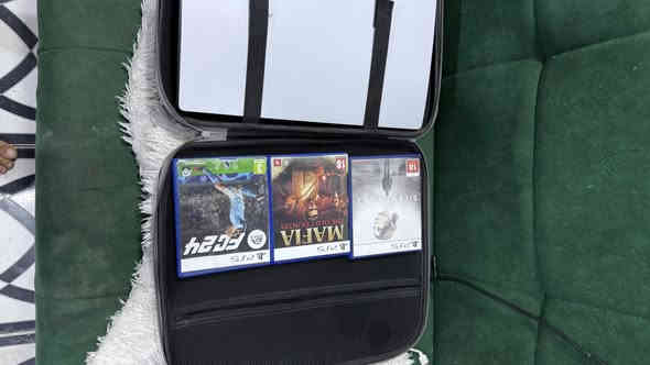 ابلي 5 مستعمل قليل 1Tمع 3اقراص مافيا و فيفا 24ورعب مع يدات اثنين مع جنطه متنقله البلي صارلي شهرين مشتري كلش جديد واتشوف بعينك ماركه سوني وسليم مابي اي مشاكل الون ابيض وما مفتوح ولا مصلح اخو الجديد والعنوان البصرة العشار السعر 800ورقمي ***********
