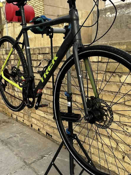 سلام عليكم 
بايسكل TREK (ZEKTOR 3) الغني عن التعريف موديل حديث2018 و بي باركود يعني اورجنااالل حجم (28) 
.
قياس الفريم(53) معدن المنيوم   خفيف ريشة كامل ما بي اي نقص نضافة 85 %
.
سستم بكامل شيمانو سورا بريكات شيمانو هايدورليك  بدالات (2.9 )و صينية من نوع (FSA) الغنية عن التعريف 
.
الويالة (بولبرن) نوع  BONTRAGER
الباسكل بعده عل ‏وضع الحاوية 
كله ختم واحد (BONTRAGER) من إطارات 
مكاني بغداد بالمنصور 
رقمي (***********) السعر خاص 🩶
