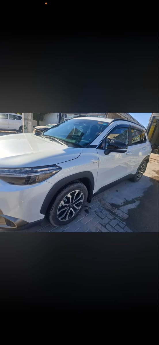 السلام عليكم 
كورلا فروتلندر S موديل 2025 فول موصفات كشنات جلد وكرسي كهرباء وجنطه كهرباء ماشيه 12 الف سعره 27.600 
*********** بغداد, العراق
