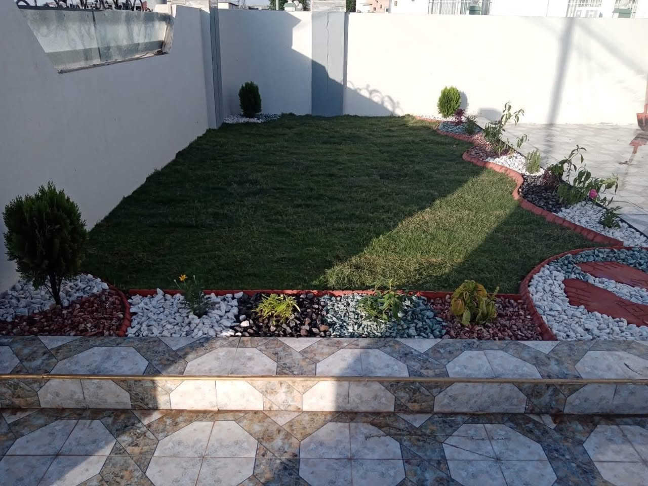 حديقي
قص تيل 

تنظيف 

تقليبها

تبديل تراب 

زرع تيل 

وضع طابوق 

تشجير وزراعة الورد

متابعة شهريه

وضع ديكورات حسب رأيك 

كل يوم ديزاين جديد .

نعمل في أربيل 

***********
