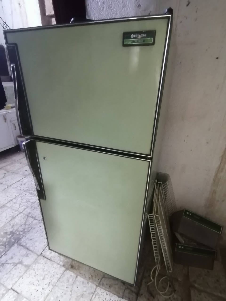 السلام عليكم ثلاجه نوع هيتاشي ياباني حجم كبير الثلاجه نضيفه كلش وغراضها كامله نوع بخاخ نقص بس غاز مكاني كربلاء قرب مستشفى الحسيني *********** السعر ٧٥
