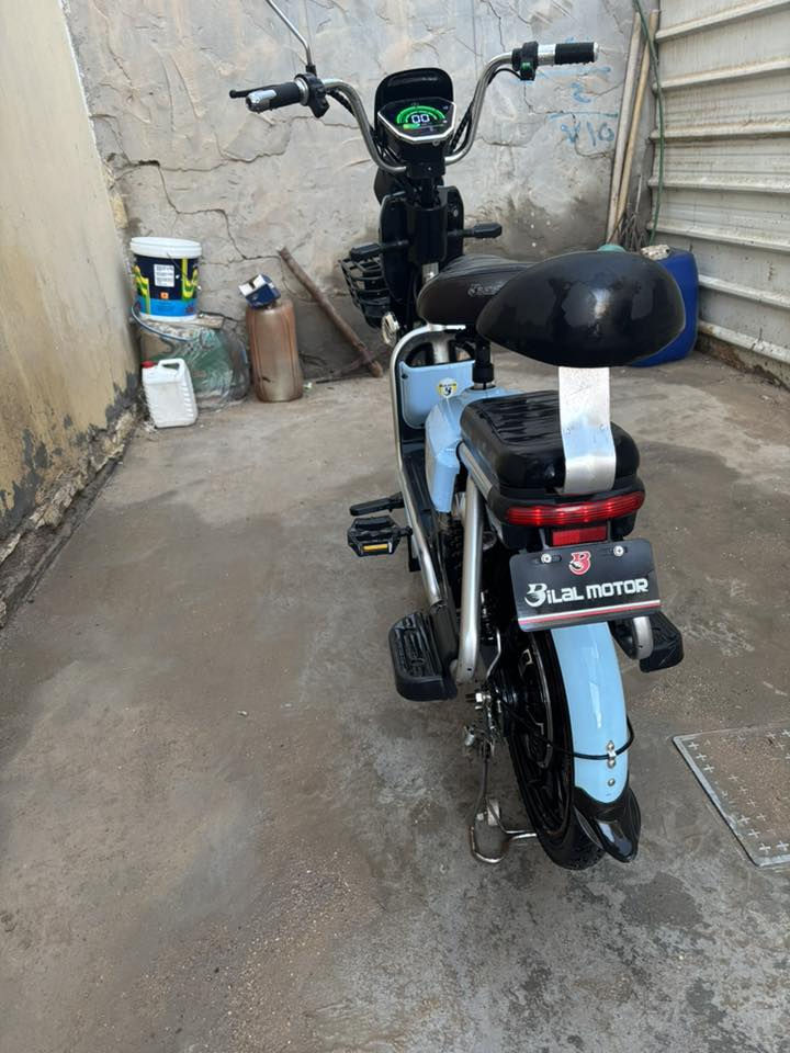 للبيع
باسكل شحن 6بطاريات نظيف استعمال قليل جداً 
4 سرعات سعره 400 وبي مجال 
راسلني واتساب اذا مرديت عليك
***********
