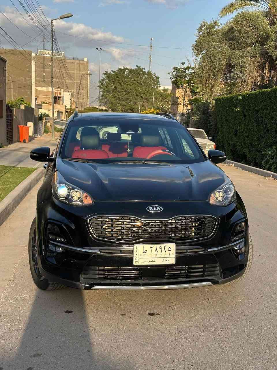 كيا سبورتاج 2020 امريكي
فول مواصفات رقم بغداد
ماشيه ٨٠ الف كيلو

محرك 2,400 
بانوراما
كشنات جلد كهربائيه تدفأه
ترحيب 
رادارات
تحكمات ستيرن 
٣ انظمة قيادة
وغيرها مواصفات السبورت معروفه

حادثها كلش خفيف موضح بالصور جاملغ خلفي وجاملغ امامي فقط

السعر ١٨,٥٠٠ $ وبيها مجال للشراي....***********
