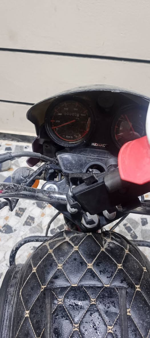 السلام عليكم دراجه بوكسر موديل ٢٠١٧ خير من الله مكينه اوراق اصولي شرط الترقيم تخم تاير دراجه مامغسوله دراجه احله من الصوره السعر ٦٥٠ وبيهة مجال الشراي يدلل مكاني ديالى قرب قريه عداي او دور الزراعه *********** وخاص موجود
