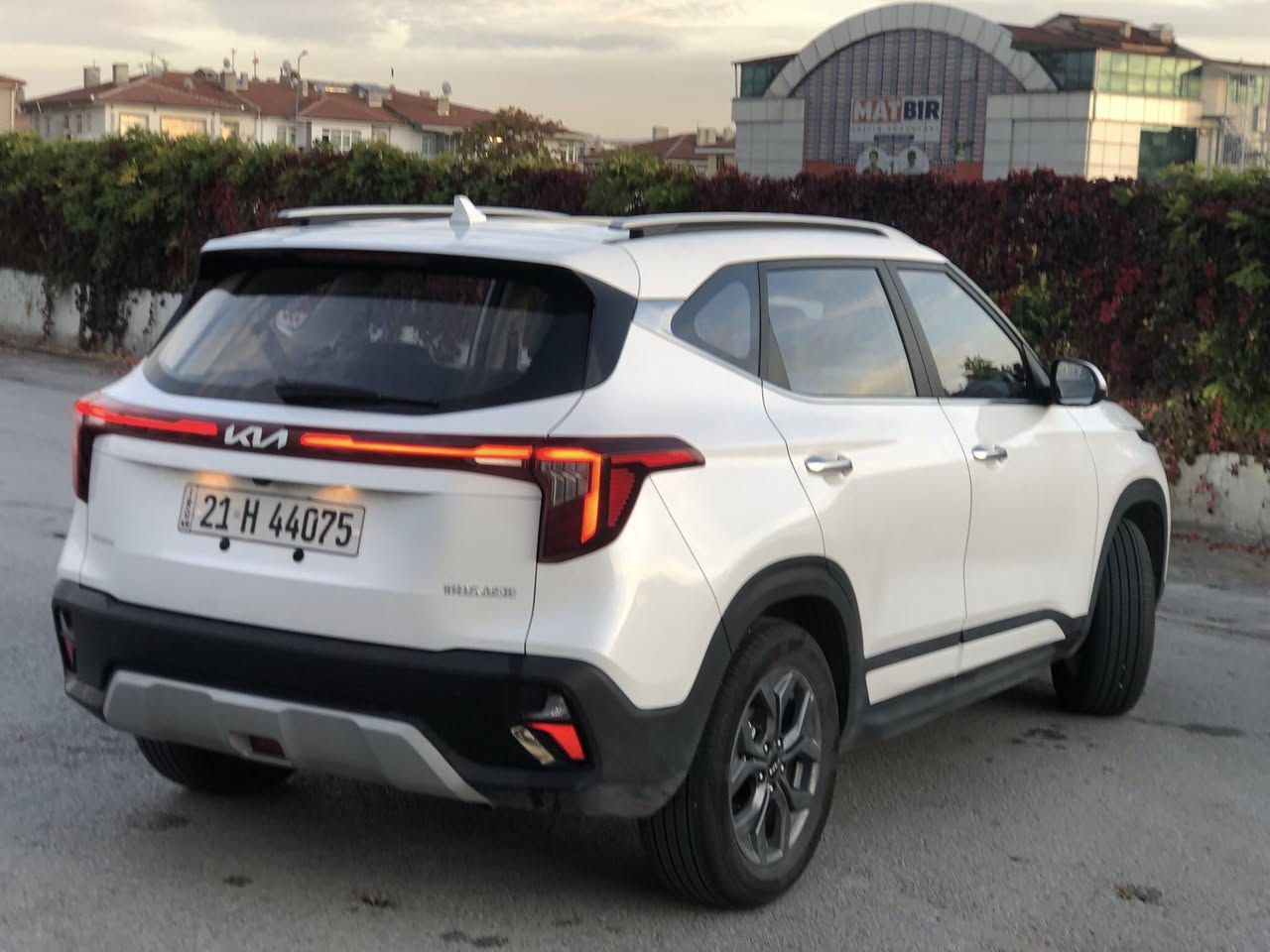 كيا سيلتوز 2025
وارد خليجي 
محرك 1500cc دبل نوزل 
 
بنوراما 
كشن جلد 
تبريد قطعتين 
شاشة gps
كيجات الكتروني 
ايرباك 🔟 
حساسات امامي خلفي 
كامرة دوارة 
رادار تفاعلي 
بك لايت led 
لايتات زنون +لد 
ويل كب اسود 
انضمة قيادة متعددة
ماشية 12.500km
للاستفسار 
***********
موقع:كركوك
