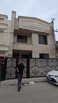 للبيع في السيدية مربع شاكر العبود خلف العشرين الثاني  مساحة 92م واجهة8...