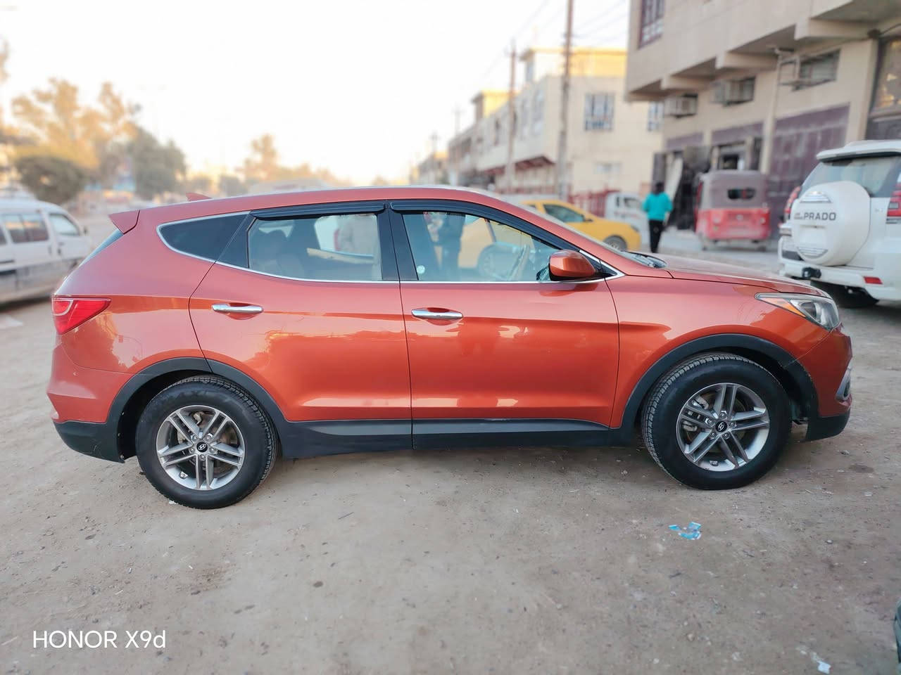 السلام عليكم..
1.سياره سنتافيا لون برتقالي 
2.موديل 2017 
مرقم بغداد (تحويل مباشر) 
السياره ليبل واحد بدون صبغ شرط
وراد أمريكي بدون حادث 
سونار موجود وياه
3.محرك 2400 jDi
4.تخم تاير جديد 
5.تبريد ثلج ممتاز جدا 
6.بطارية جديدة
7. فول تحكم ستيرن 
أرضيات جديدة 
سياره حلوه مواصفات معرفة هواي بيه مواصفات 
الاتصال على الرقم التالي. العنوان بغداد التاجي سبع البور شارع 60
***********
***********
