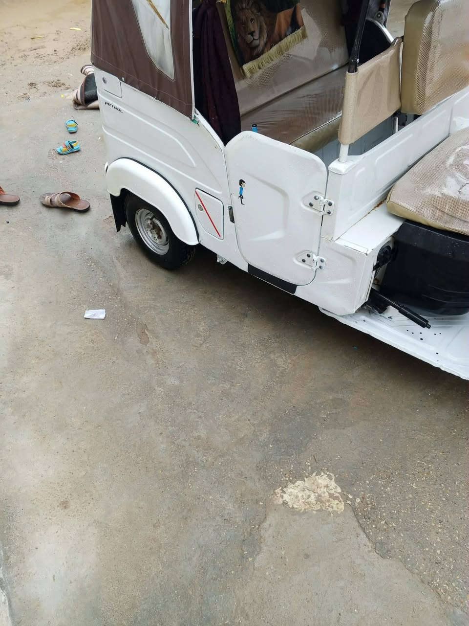 سلام عليكم تكتك للبيع 21شهر8 رقم ذي قار لااتصال***********
