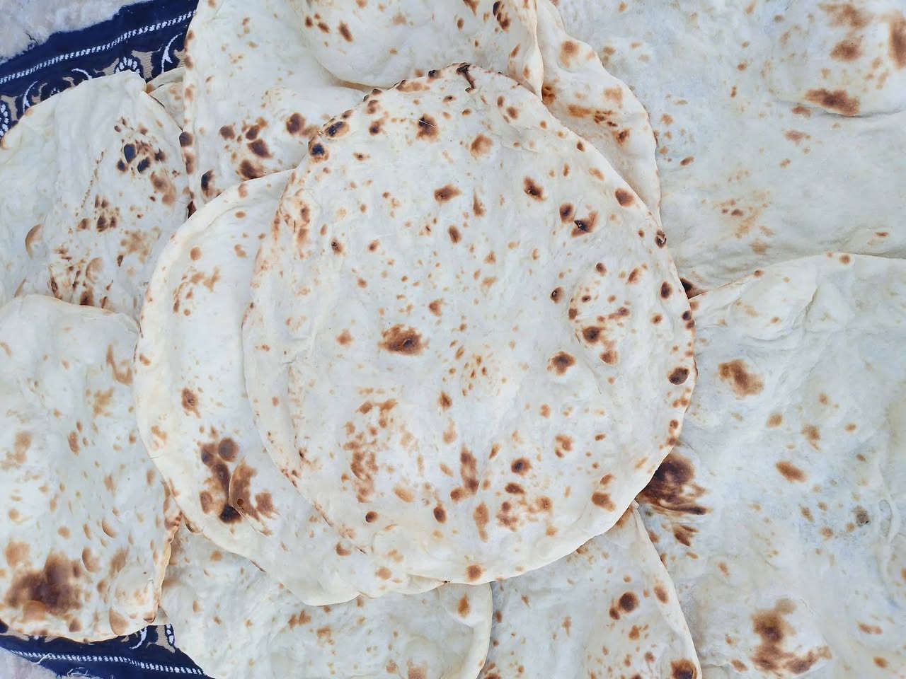 السلام وعليكم يتوفر خبز البيت للبيع سعر الخبز خمسه عشرين رقيف ب 6 ألاف وخمسين رقيف ب 12 ألاف المكان قريه نصف تل الحجز ولاستفسار مراسله ماسنجر


**إذا كنت صاحب هذا الإعلان وتريد حذفه لأي سبب، رجاءا أرسل رسالة إلى الدعم الفني**