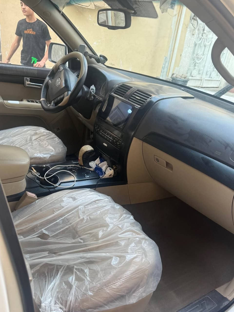 السلام عليكم سيارة مهافي خليجي موديل ٢٠١١ فول مواصفات بصمة فتحة مري شفت ترحيب دتفة كشنات السيارة كاملة مينقصهة كلشي كاملة وبسمي وايدهة ١٣٧وبيهة مجار مكاني بغداد الصوبجي رقمي *********** خير متواجد على الفيس بغداد, العراق
