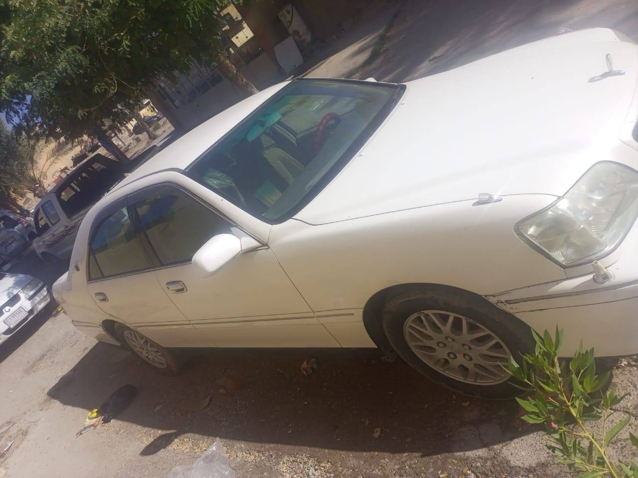 إسلام عليكم ملكه كراون 2002 اربع دكم نضيفه تدفئه شغاله المحرك دفي 4 سته سلندر  سعه 3 الف للبيع *********** //
