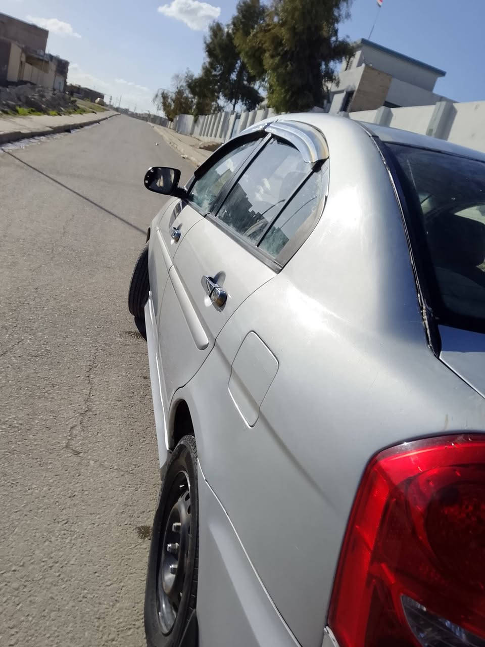 السلام عليكم اخوان عندي سياره هونداي اكسنت موديل 2010 محرك 16 شرط ماكينه وكير ما مفتوح ظررة بالباب الخلفي موضح لكم بالصوره شاشه ايباد ويلكب السياره جاهزه من كل شيء السعر 85 بيمجال بسيط مكاني موصل الايمن شقق اليرموك تواصلوا على الرقم تواصل ***********
