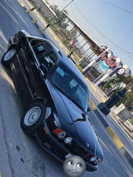 BMW 525i
أصل بليتة وبدون حادث
موديل 1992 محدث 1995 
بجم عريض 
فتحت سقف سلايت
مصبوغه عام 
محرك كبس المرغوب ديجيتال بدون صرف بدون نفخ
كير اوتوماتيك ونظام  s/*/e شغال وكير مكفول
ضفيرة مابيها جطل واحد كله بلادي  
تدفئة تبريد شغال 
جامات رباعي كهرب
الدشبول والأنارات داخلية كلها شغالة
لايت ناصي والعالي شغال وبيهن سوارات ثلجي اشاير ودبل شغال
قفل مركزي وياه تصعيد جامات وسلايت مع  ما تقفل سيارة 
غرفتها مخمل ألبلادي نضافة نفس ماموجود بالصور
فيتب  وبلكات ونوزلات 
صدر امامي خلفي جديد
أي بي اس (ABS)شغال 
رقم اربيل وسنوية وهزة كلو جديد مايعوزو مصرف جاهزة بس تحول
أتصل او واتساب
‎0789 244 5902
