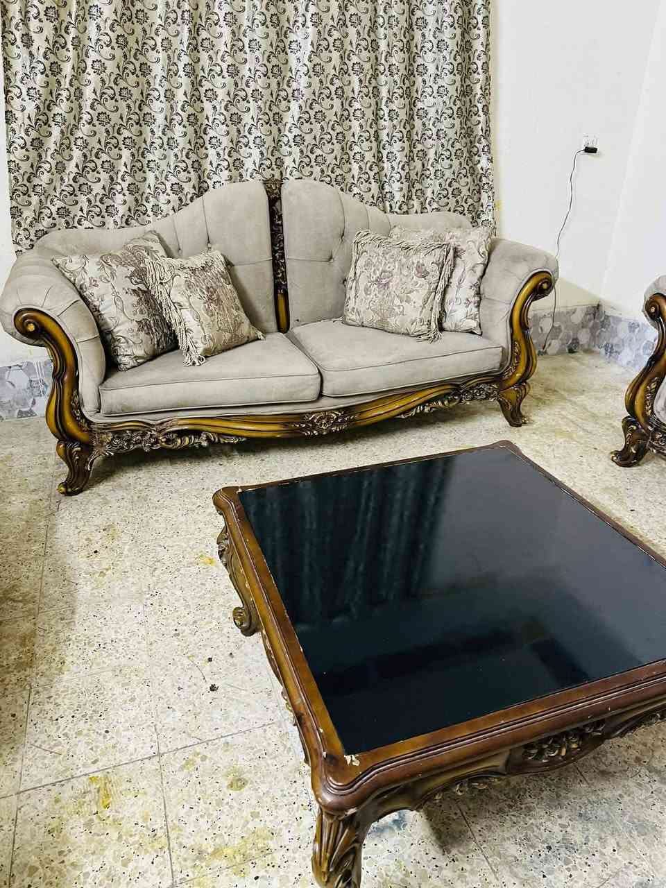 تخم زان دمياطي عشر مقاعد اي ضرر مابي 13كوشات وياه وطبله وسطيه مكان هبهب الشراي يتصل او يجي خاص ***********
