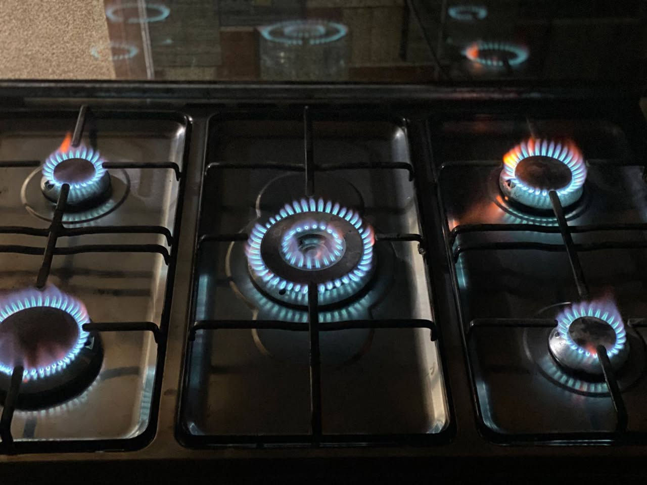 طباخ فريش مصري شغال نضيف بلادي كله 190وبي مجال*********** اتصل
