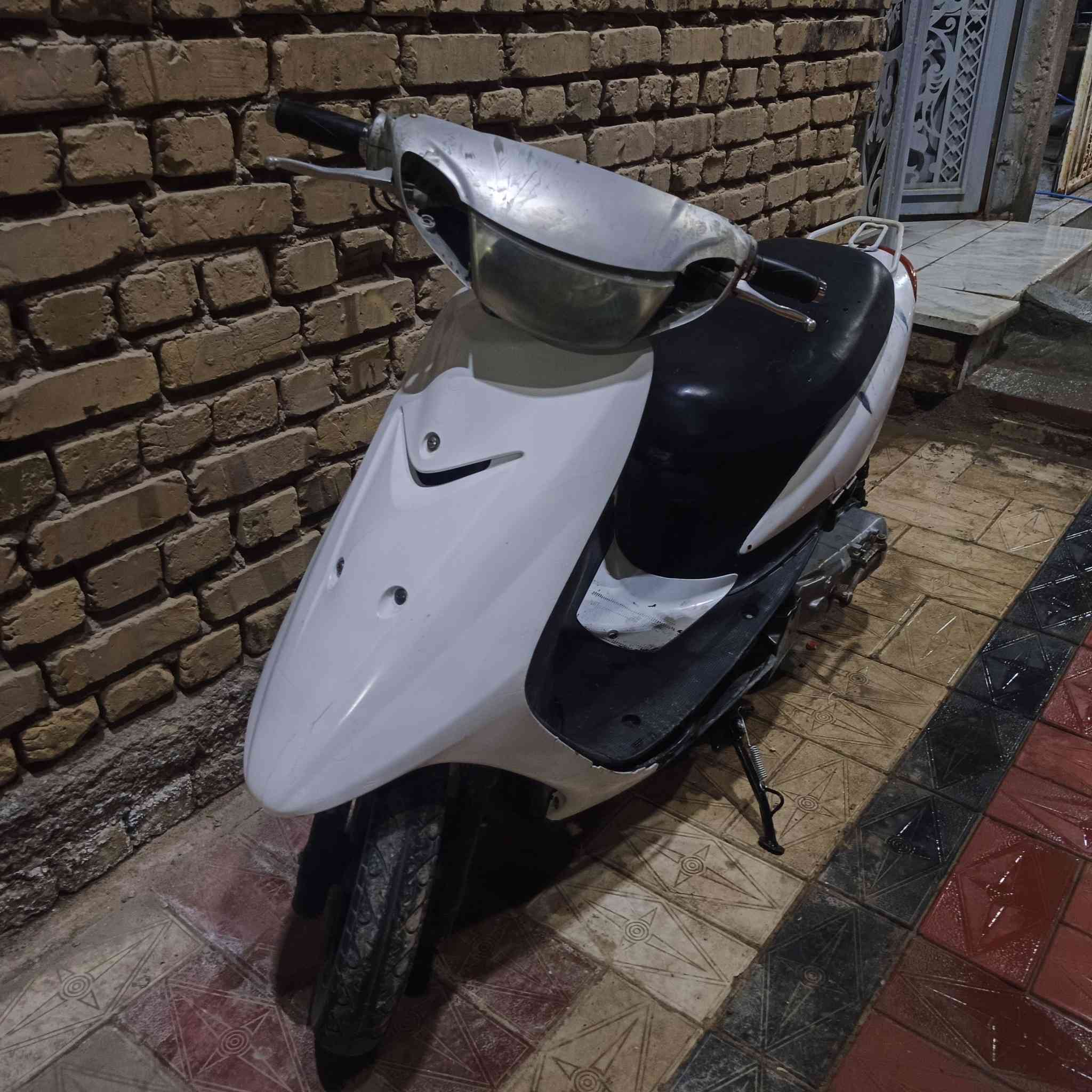 دراجه عصفوري للبيع 
صالنصه تزويد محوره sc كامله وملحومه
مكينه ما مفتوحه تجي هندر واحد وتروح 
كلشي بيهه شغال كهربائيات سلف بس عوزهه باتري
مكان ناصريه مركز 
السعر 350 قفل للتواصل رقم ***********
