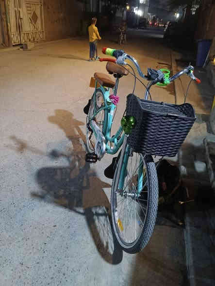 السلام عليكم للبيع بايسكل
بناتي تاير عريض 🛞
البايسكل عكرب ٧ نمر 🚲
دبل كشن يعني كشنات ثنين 
لايت على طاقة الشمسية 🚨
هورن 5 نغمات 📢
مكان اكلاس🥤
يدات ابريكات خلفي و امامي
البايسكل جديد كلشي شغا
المكان بغداد الشعب 
السعر 190
***********
