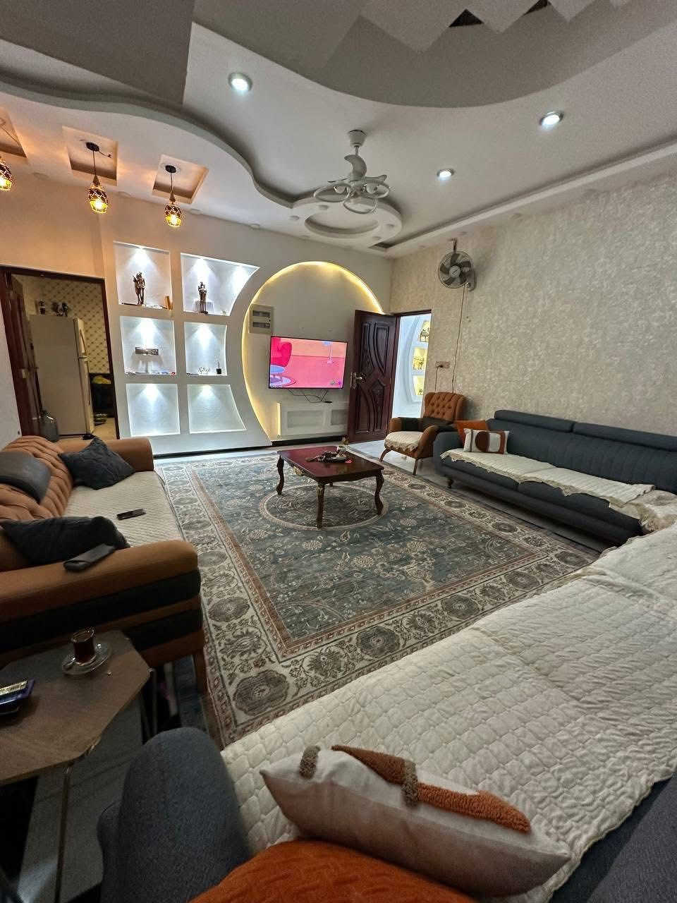 للبيع ✨
————
يعلن مكتب عقارات ابو انوار عن وجود دار طابقين للبيع منطقة التحسينيه مساحة 200 متر طابقين بناء 2020 وهو عباره عن 5 غرف منام وصالتين ومطبخ وصحيات وكراج  السعر المطلوب 
( 450 ) 
الاستفسار 
تصال على رقم هاتف
 *********** / عنوان لمكتب حي زهراء يم مستشفى نفط عقارات ابو انور 
————————————————
ملاحظة / لجميع زبائن عقارات ابو انور يتوفر جميع انواع العقار تجاري وسكني ويتوفر بنايات تجارية ومميز وبسعر معقول بوارد مميز جدا لبيع وايجار / يتوفر بيوت وشقق محلات طوابق مفتوحة لايجار ولبيع كذالك 
.
.
نستقبل جميع عروضكم عقارية لبيع وايجار
