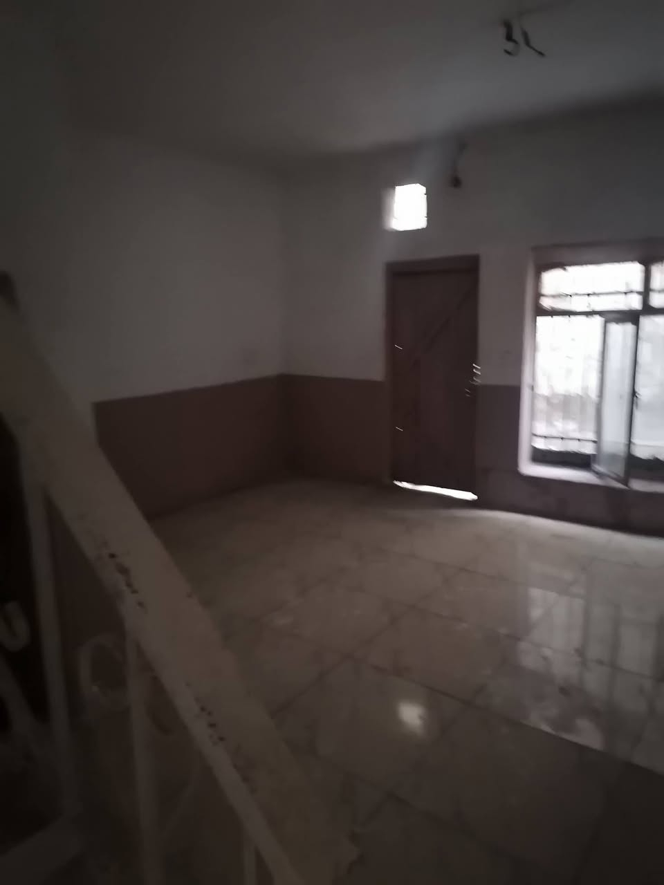 دار سكن طابو صرف
المساحة ١٠٠ متر

الواجه ٥ النزال ٢٠ متر

البناء طابوق عكادة

طابقين

الأول استقبال

 هول

مطبخ

صاله

صحيات داخلية وخارجية

الطابق الثاني

غرف نوم عدد ٢

الموقع الديوانية حي العسكري الثالث خلف المدرسه الحديديه القريبة من مدرسة فالح موات السعر 47مليون مع المجال 

للاستفسار مراجعه مكتب علي الفتلاوي العقار قرب جامع زين العابدين الكائن في حي العسكري شارع ٣٠ او الاتصال ***********
