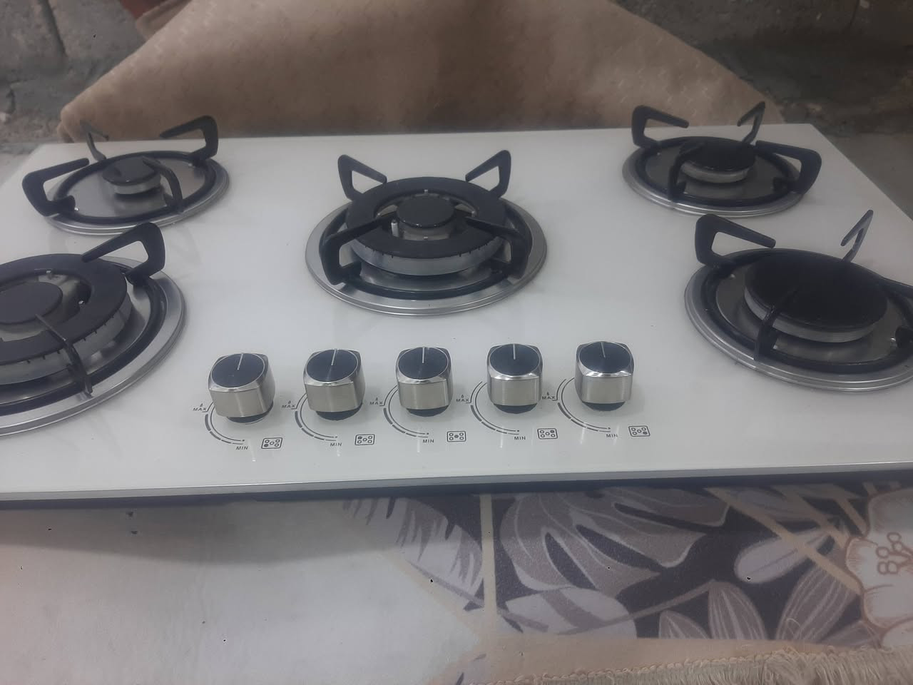 طباخ٥ عيون زجاجي بلازمه اصلي بشرط فحص يشتغل كهرباء او غاز نوعيه عشتار اصلي

للاستفسار خاص او وتساب(***********)
