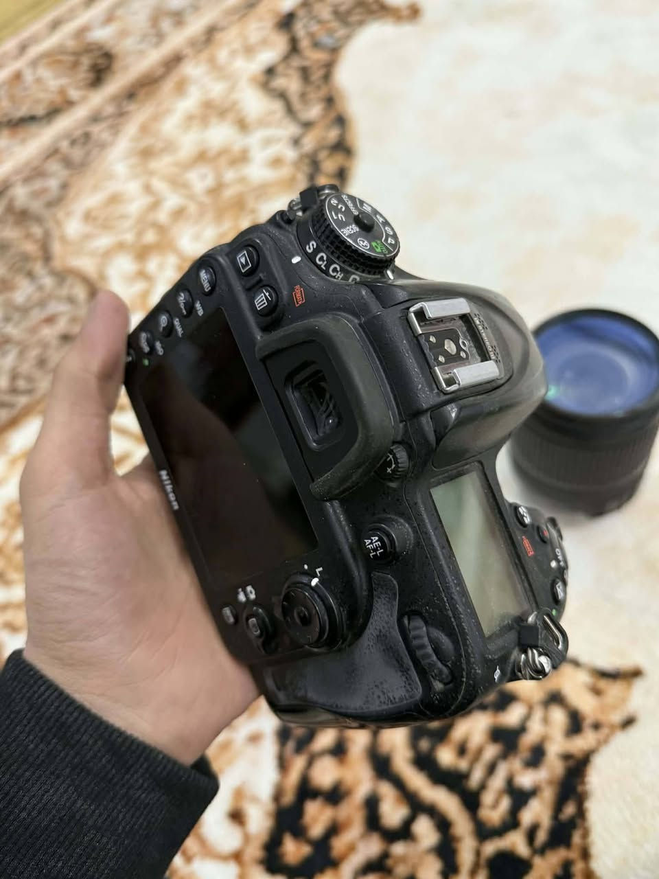 نيكون 7200
نضافه خير من الله شترهه 80٪ 
مكاني حله نادر الثانيه 
***********
سعر خاص وتدلل مارجعك
